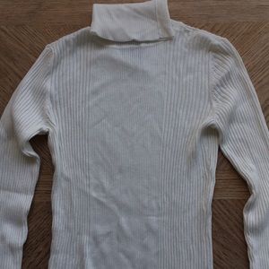 Go White Style & co turtle neck long sleeve shirt